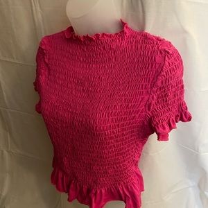 🔥3 for $20 Flattering Pink AQUA croptop! Great design & condition. Form-fitting